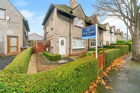 3 bed end terrace house for sale in Chestnut Grove, Garden .
